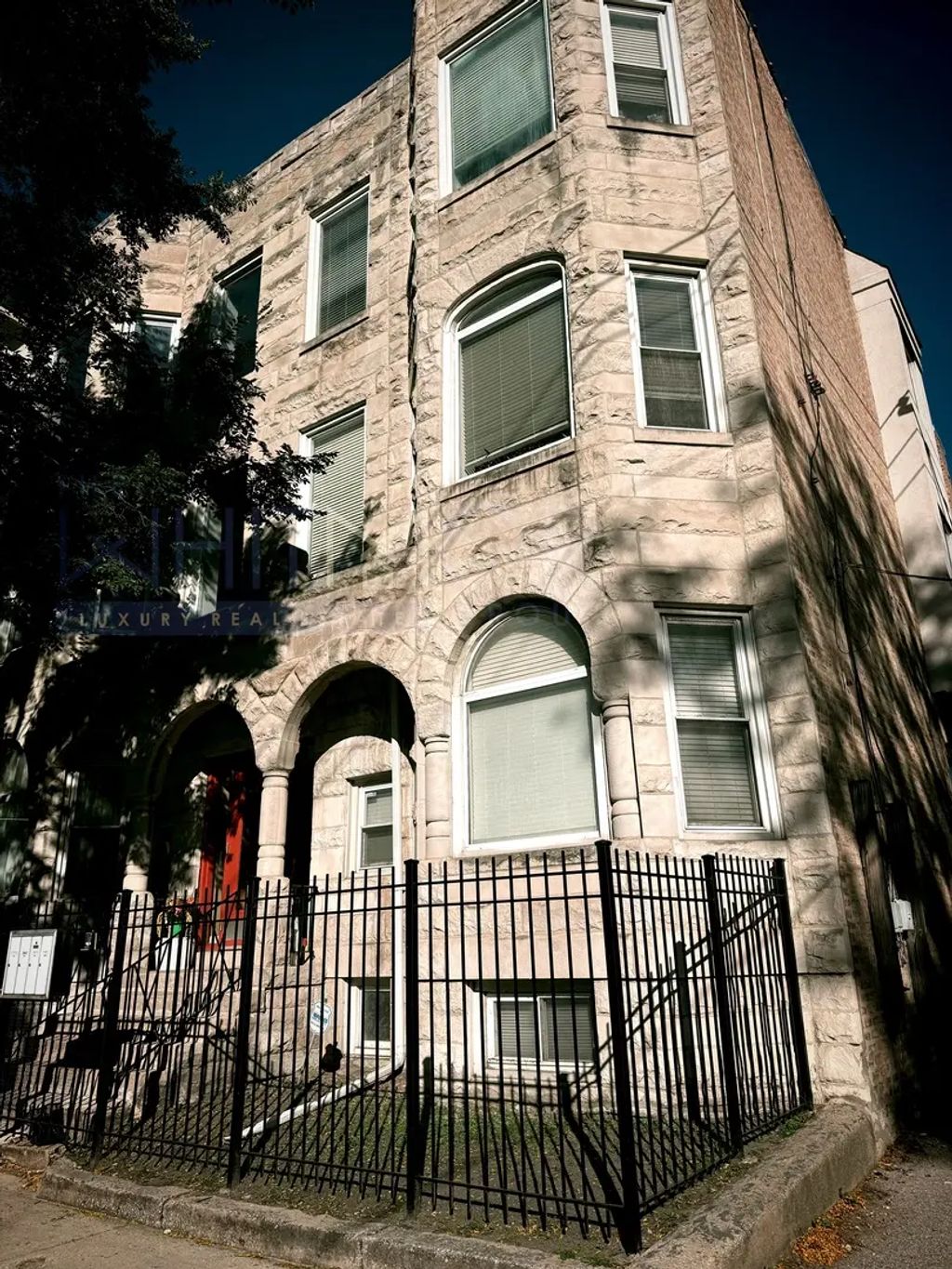 1108 E Marquette Road 207, Chicago