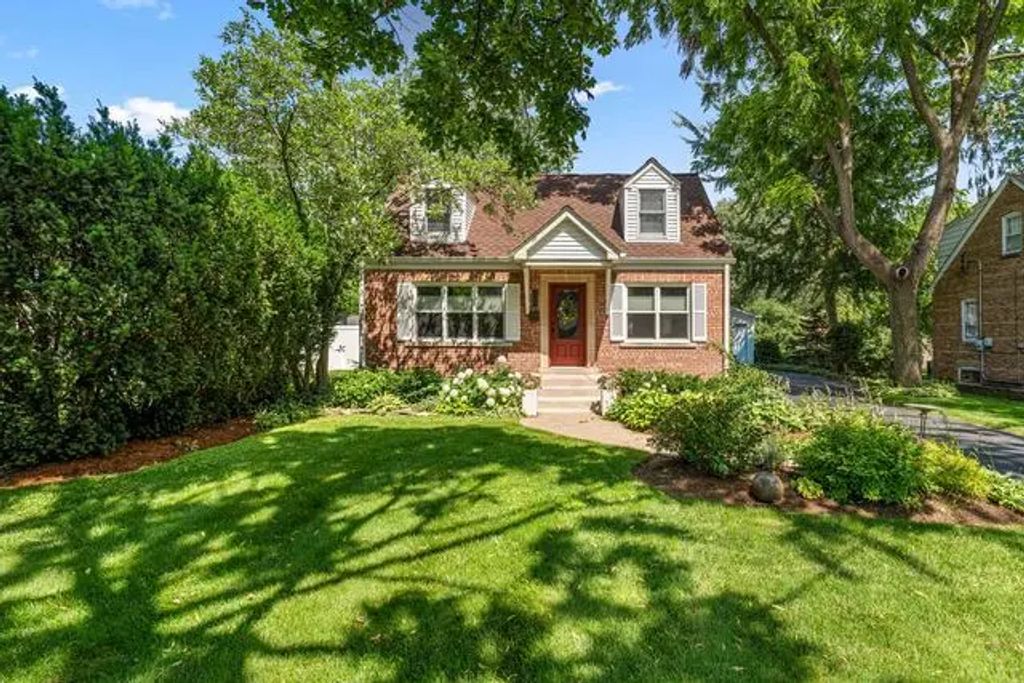 725 N County Line Road, Hinsdale