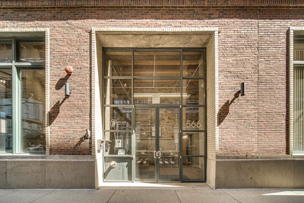 566 W Lake Street, Chicago