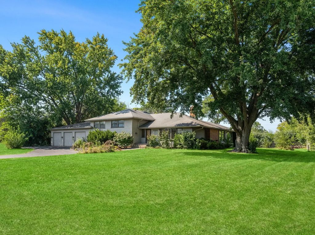 2250 White Oak Drive, Northbrook