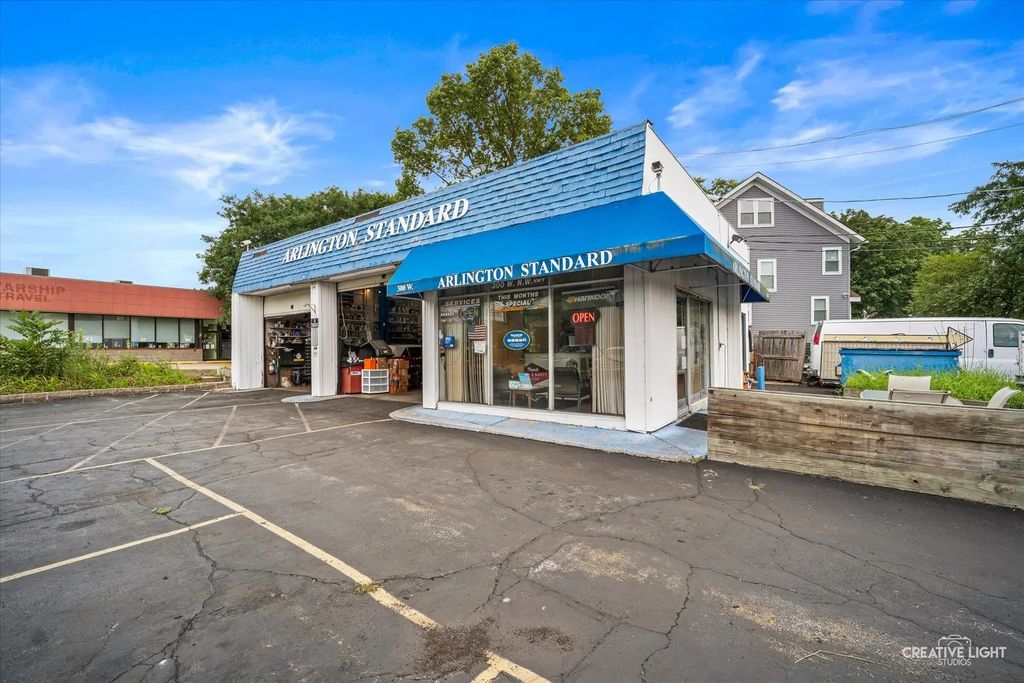 300 W Northwest Highway, Arlington Heights
