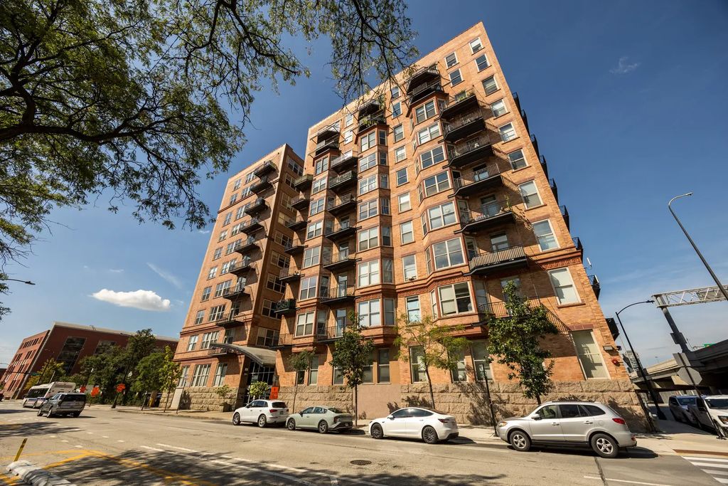 500 S Clinton Street 242, Chicago