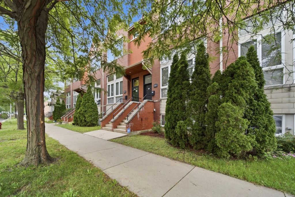 6336 N Sacramento Avenue, Chicago