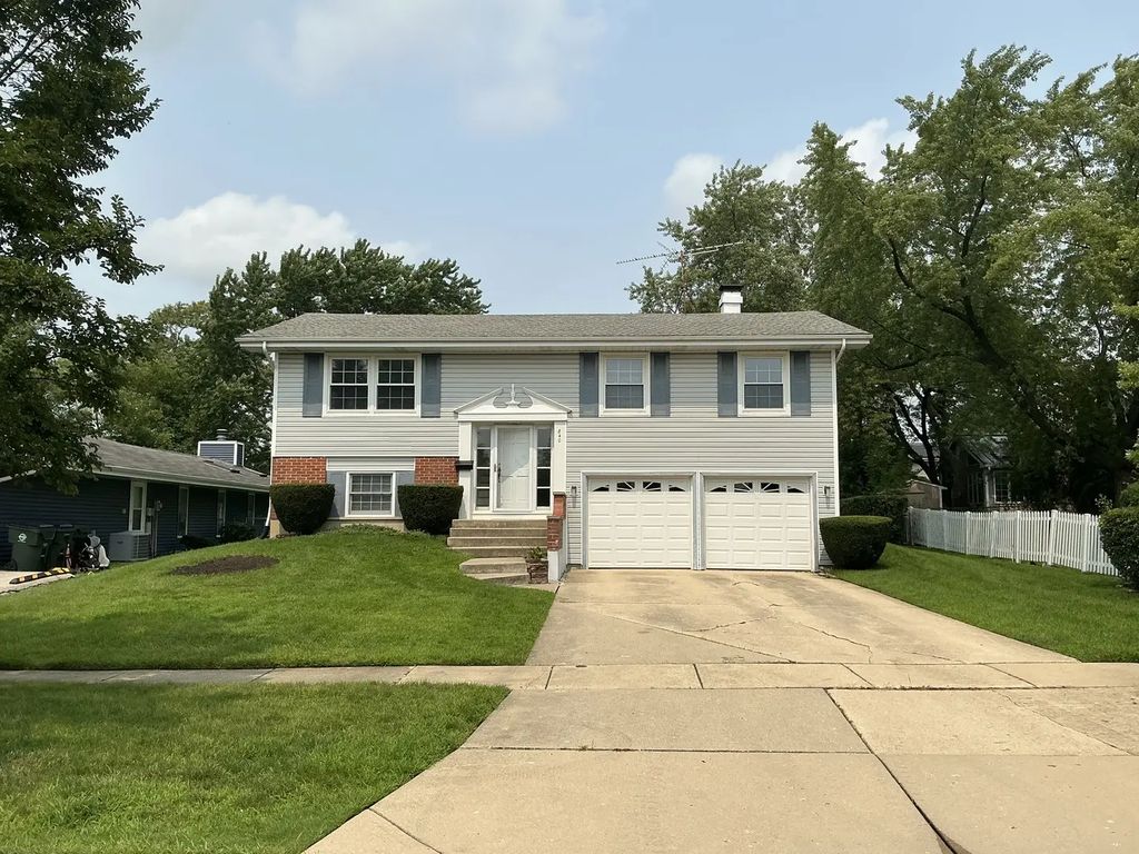 840 Heather Lane, Hoffman Estates