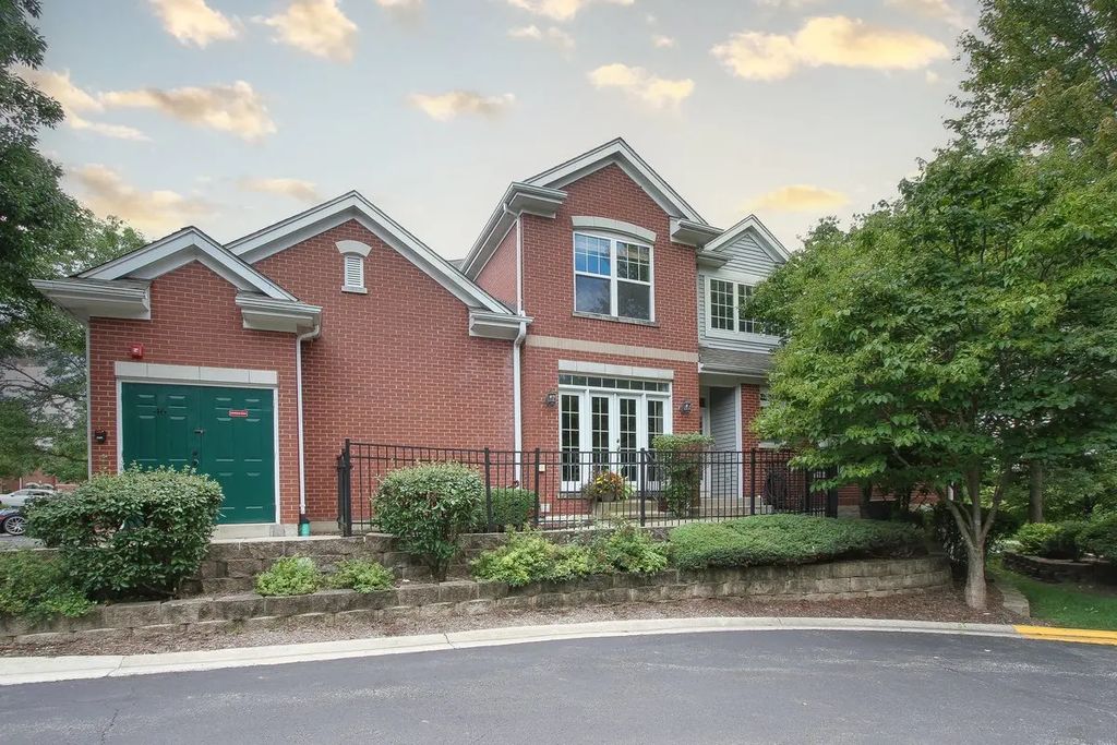 44 Lakebreeze Court, Lake Zurich