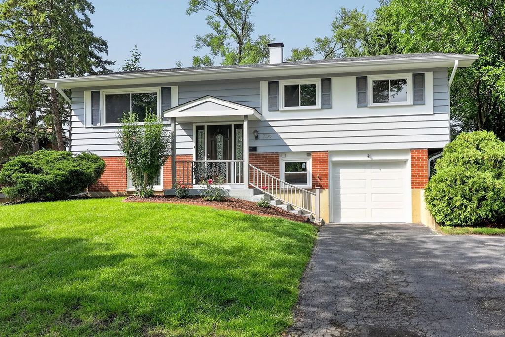 730 Hillcrest Boulevard, Hoffman Estates
