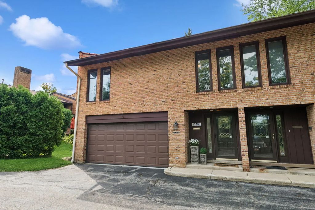 1728 Wildberry Drive G, Glenview
