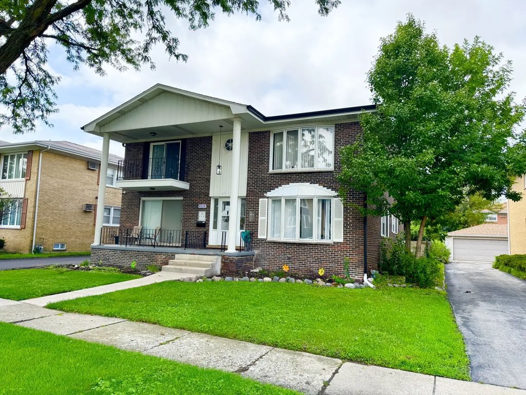4528 Elm Avenue 2s, Brookfield