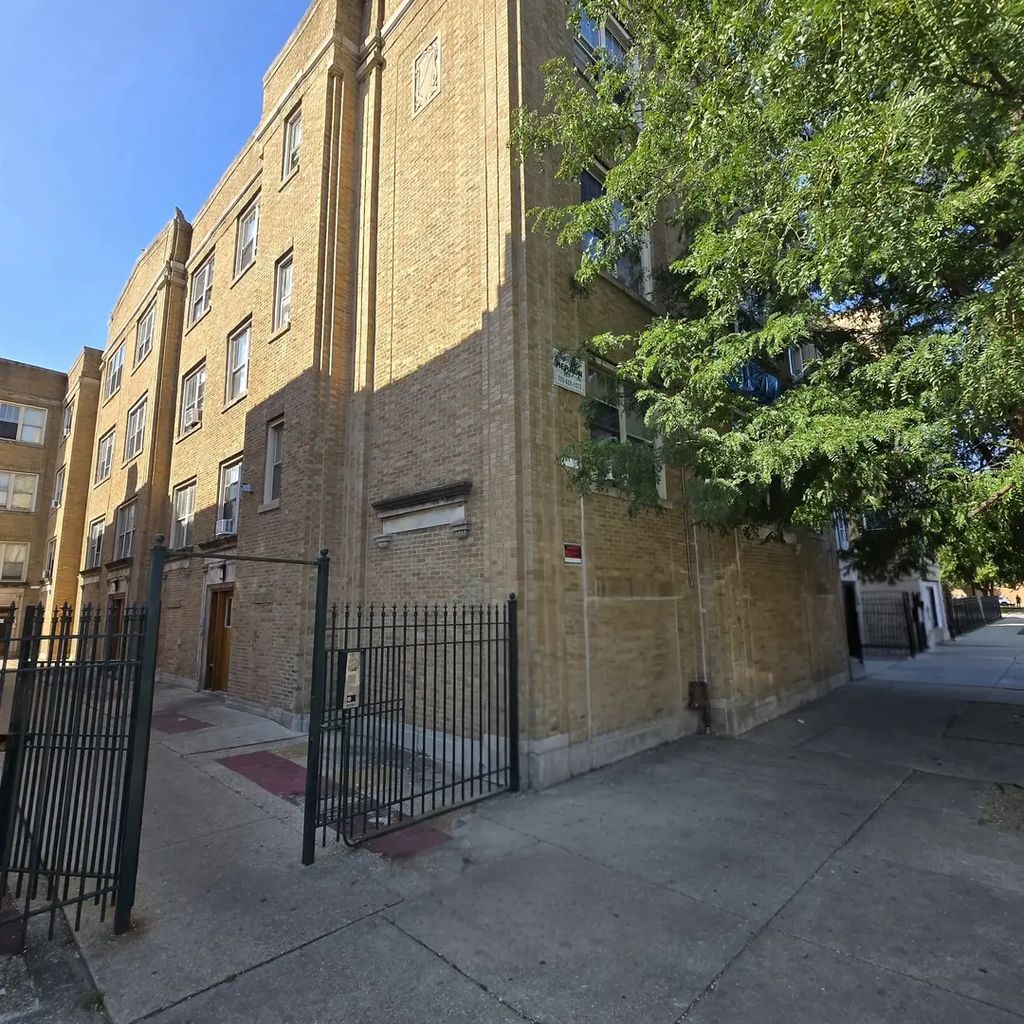 3721 W Flournoy Street, Chicago