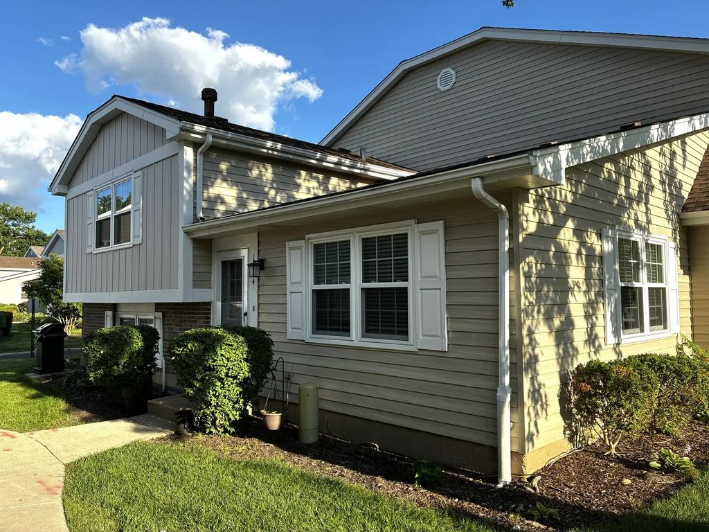 1574 Timber Trail, Wheaton