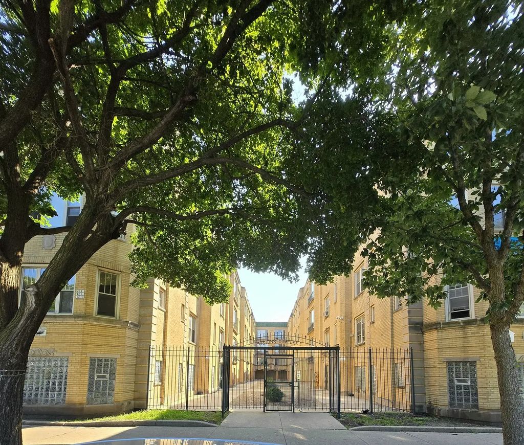 1217 S Independence Boulevard, Chicago