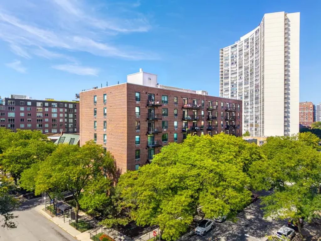 3900 N Pine Grove Avenue 808, Chicago, 60613