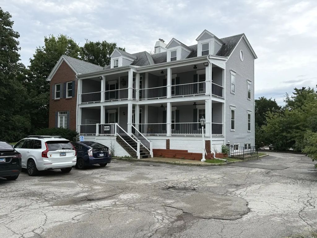 520 W Roosevelt Road, Wheaton