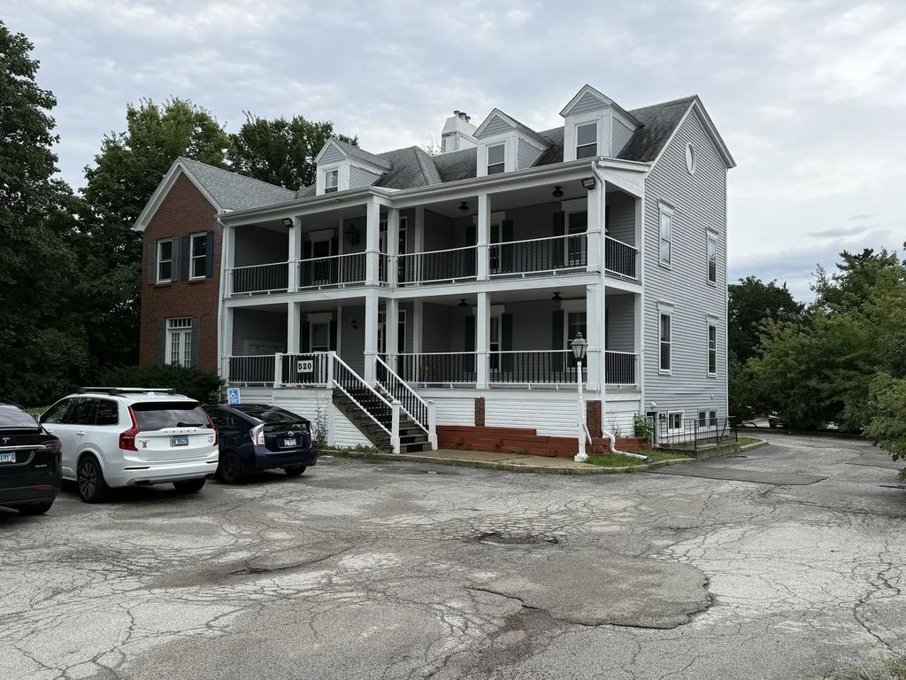 520 W Roosevelt Road, Wheaton