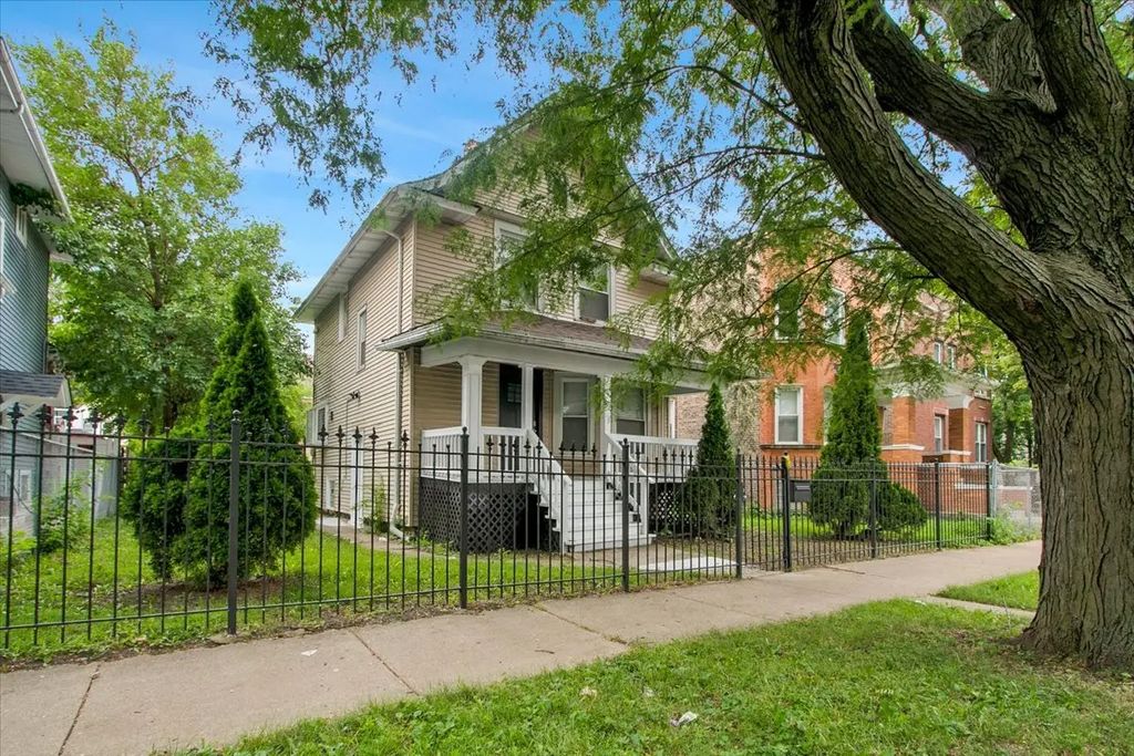 5465 W Cortez Street, Chicago