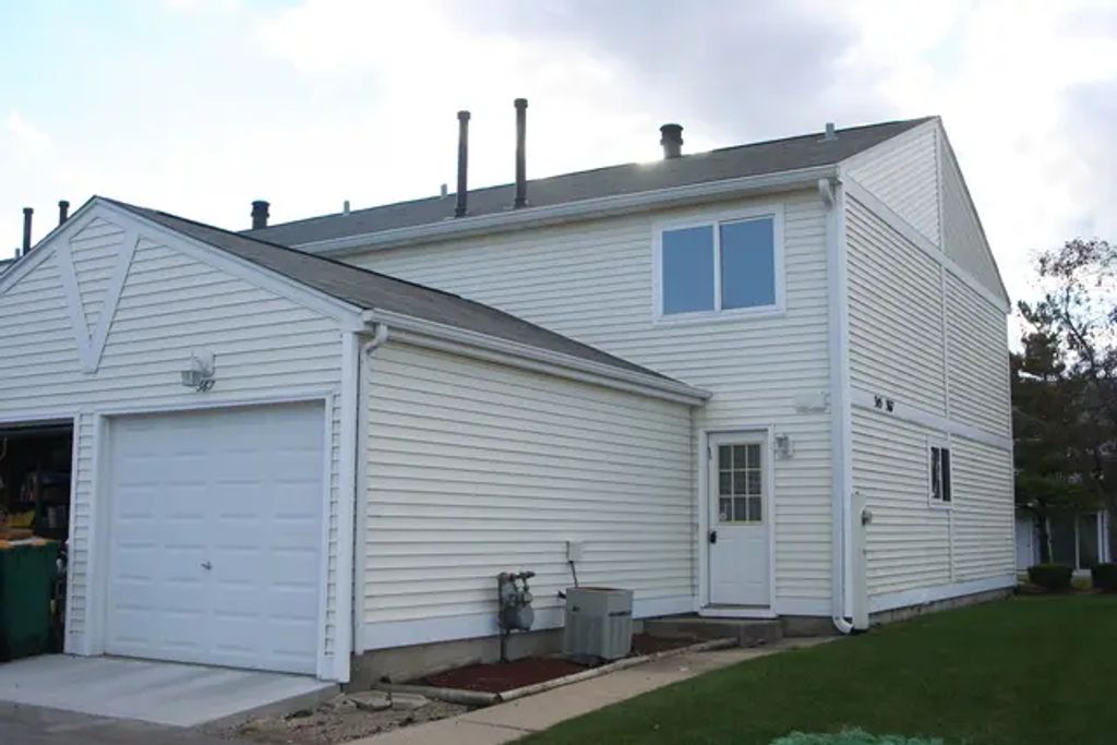 367 Meadow Green Lane, Round Lake Beach