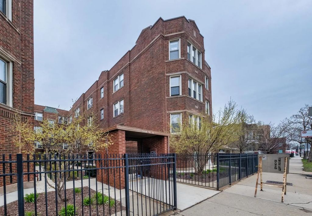 2450 W Addison Street 2a, Chicago, 60618