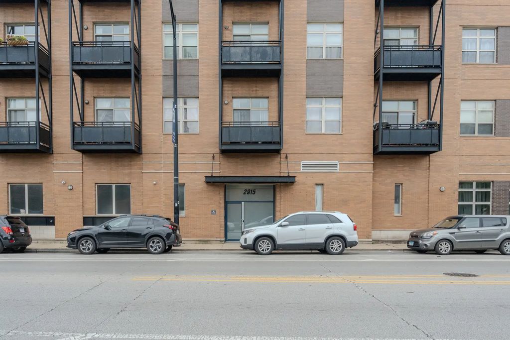 2915 N Clybourn Avenue 214, Chicago, 60618