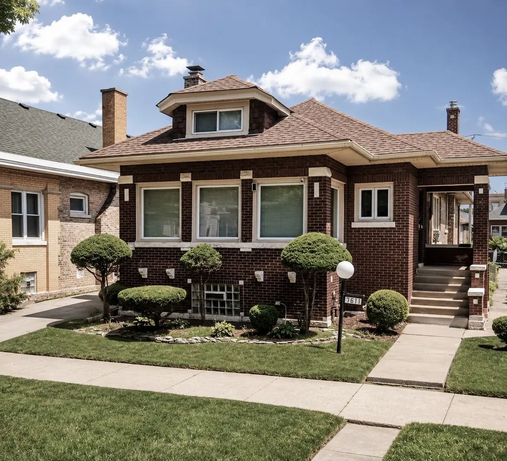 7611 S Ridgeland Avenue, Chicago