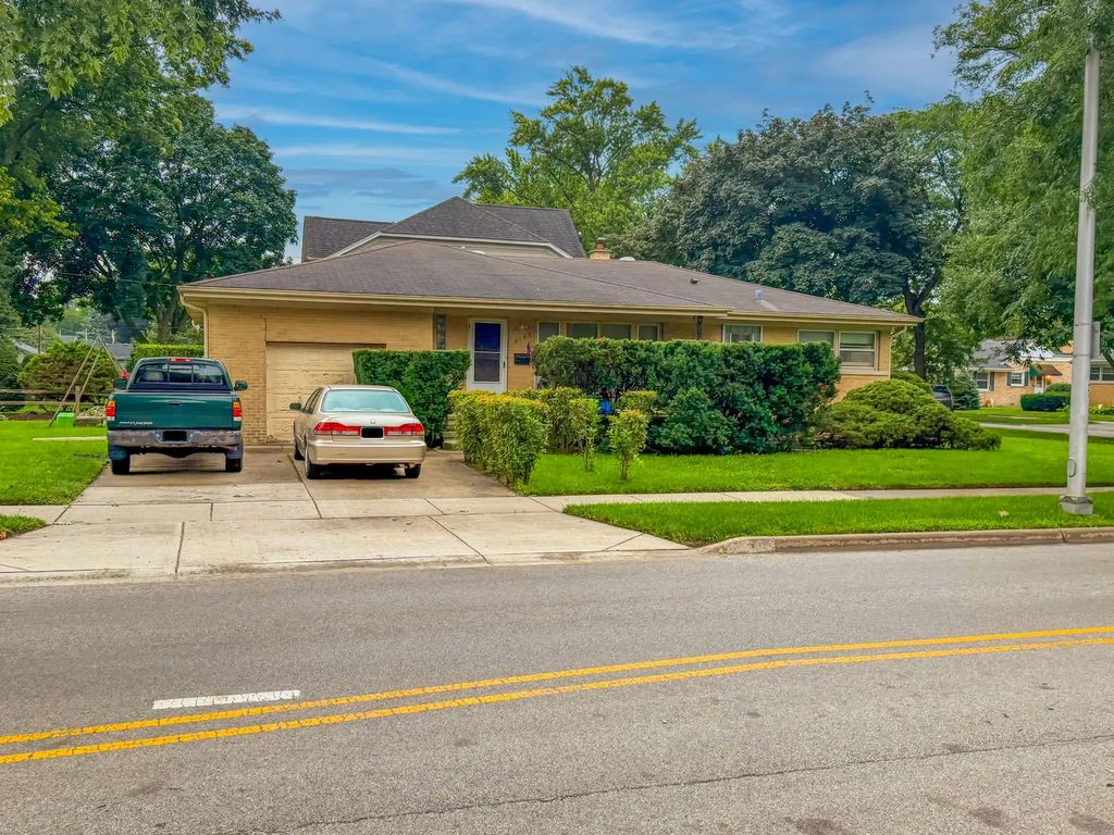 2105 E Kensington Road, Arlington Heights