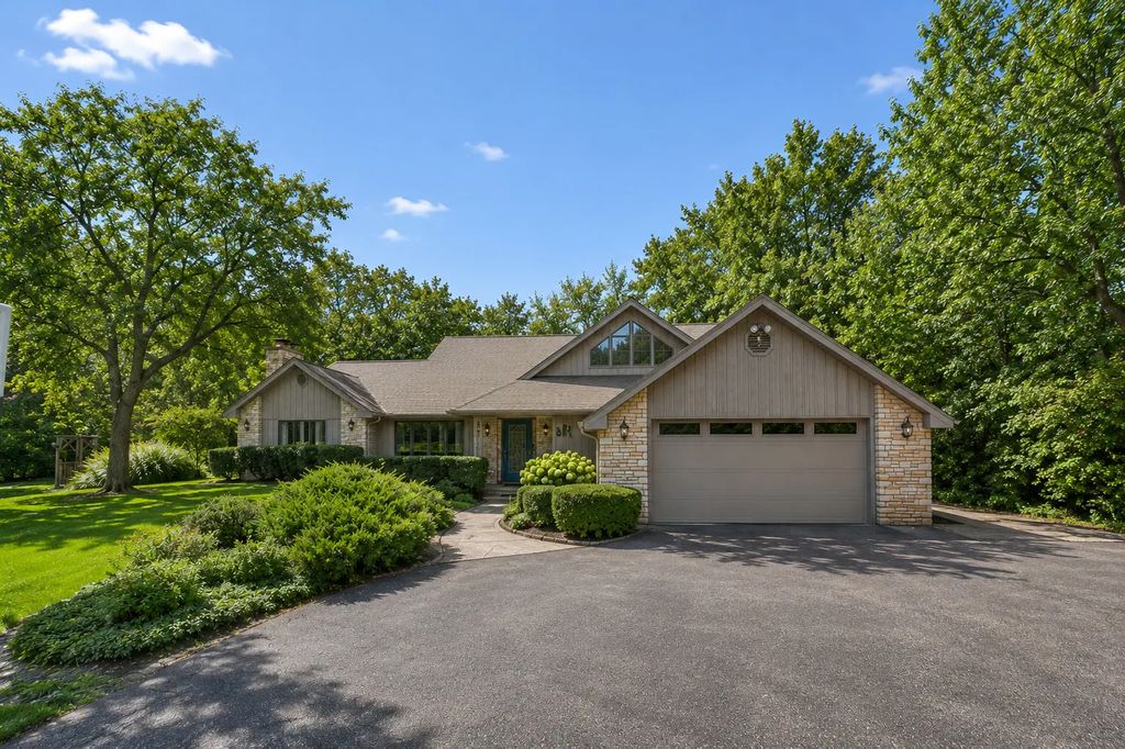 1543 N Saint Marys Road, Green Oaks