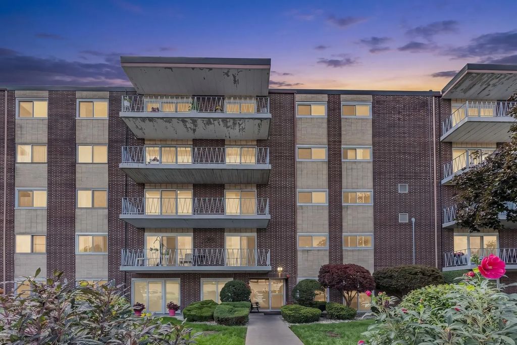 2900 Maple Avenue 19e, Downers Grove