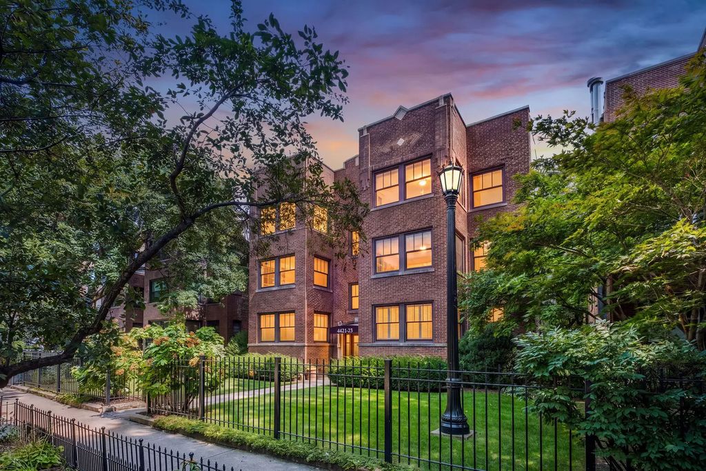 4421 N Beacon Street 1s, Chicago