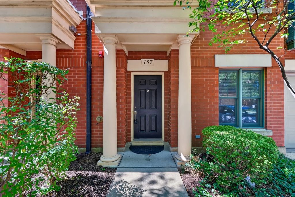 157 Festival Court, Elgin