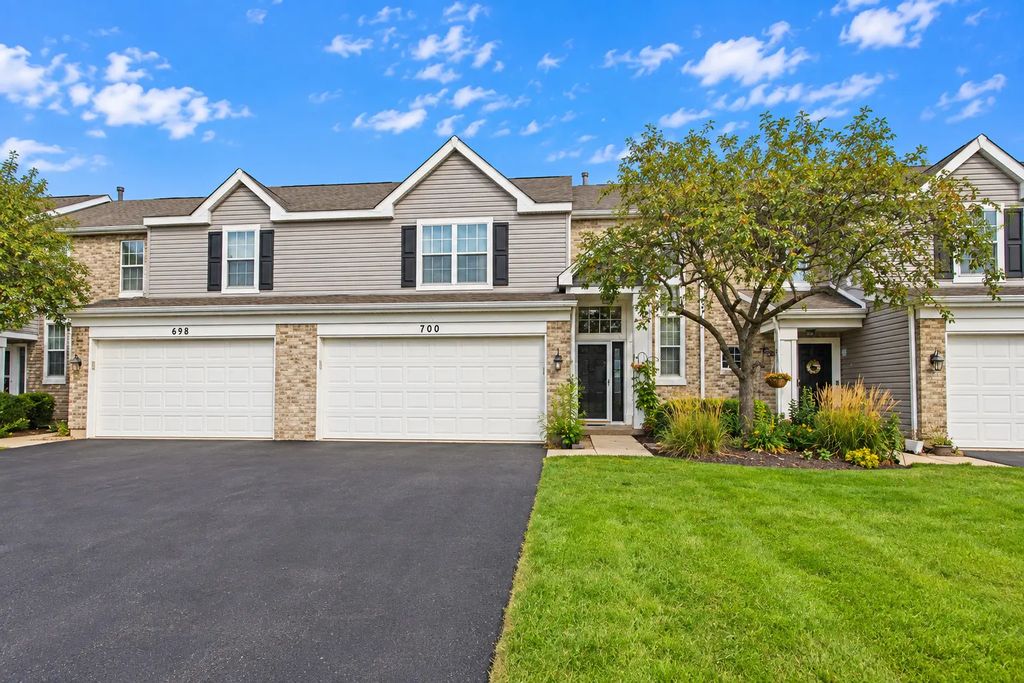 700 Savannah Lane, Crystal Lake