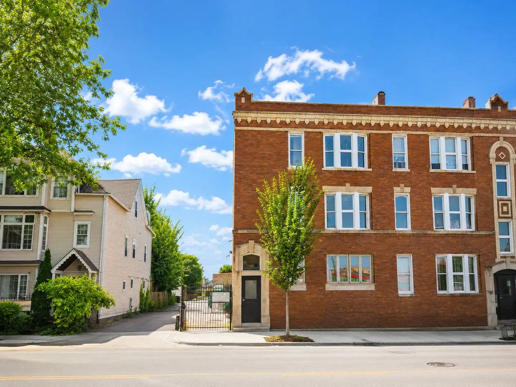 1946 N Kimball Avenue 2, Chicago, 60647