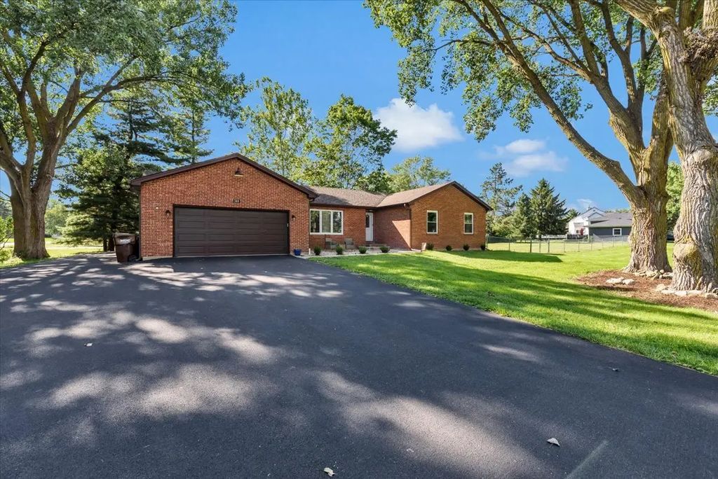348 Towne Street, Gilberts