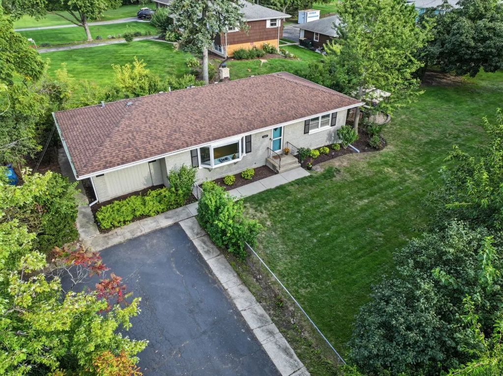 5601 Lee Avenue, Downers Grove