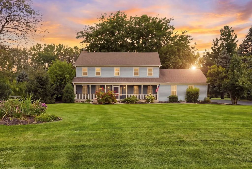 7n660 Cloverfield Circle, St. Charles