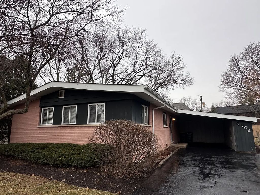 1702 W Oakton Street, Arlington Heights