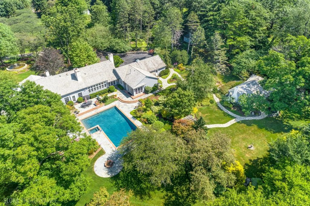 373 W County Line Road, Barrington Hills
