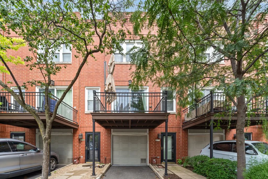 1835 W Oakdale Avenue C, Chicago, 60657