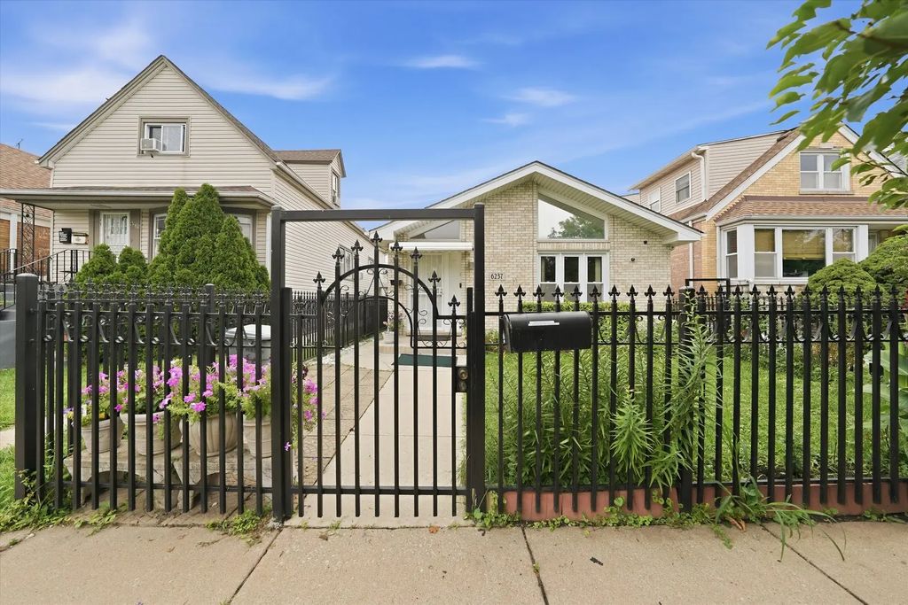 6237 S Tripp Avenue, Chicago