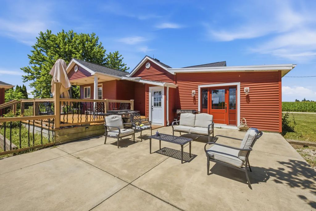 15825 E Lindenwood Road, Lindenwood