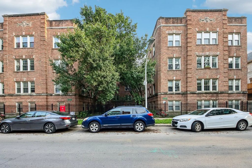 841 E 52nd Street 3, Chicago