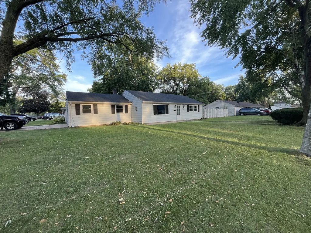 923 Hammond Avenue, Aurora