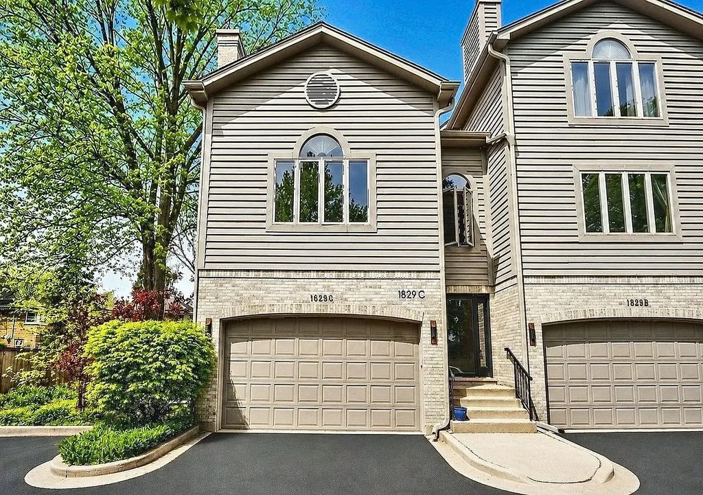 1829 Wilmette Avenue C, Wilmette