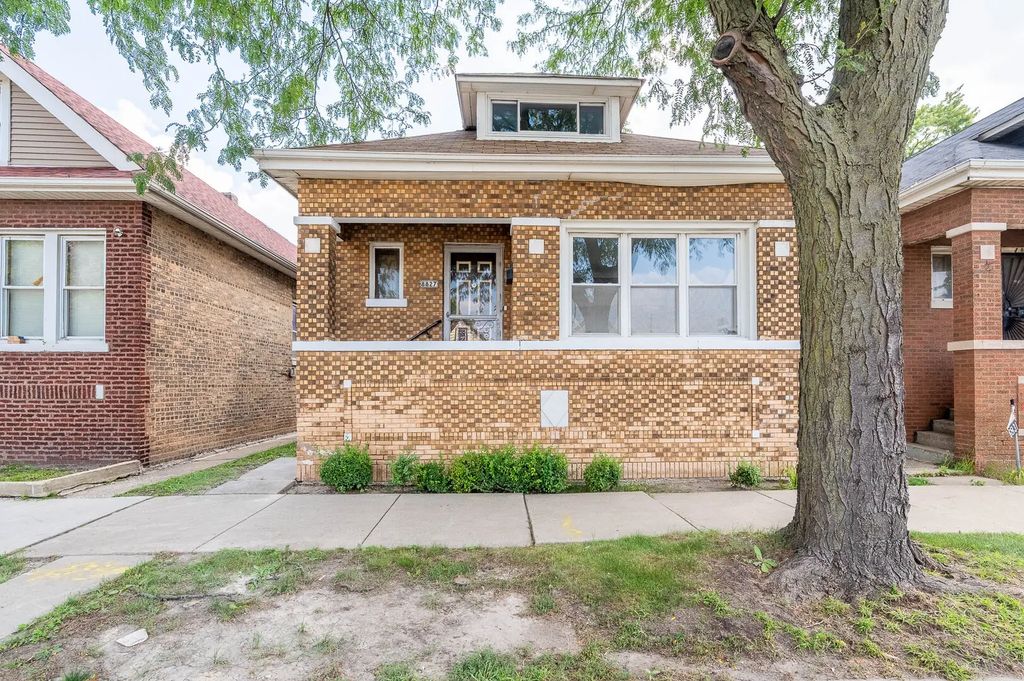 8827 S Halsted Street, Chicago, 60620