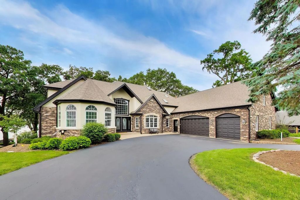 605 Lake Shore Boulevard, Wauconda