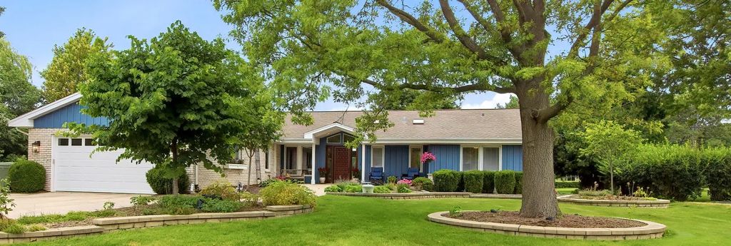 1110 Lake Shore Drive N, Barrington