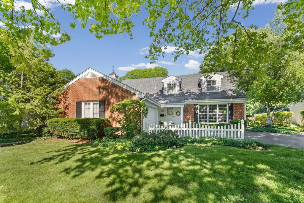 1533 N Belmont Avenue, Arlington Heights