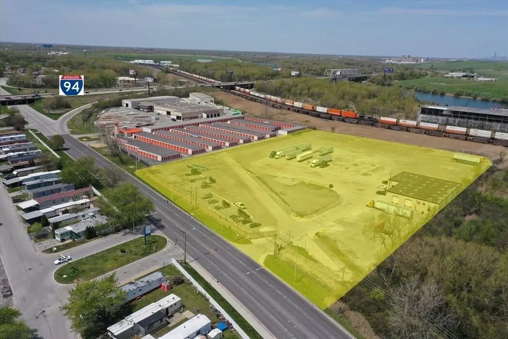 2000 Dolton Road 2000, Calumet City