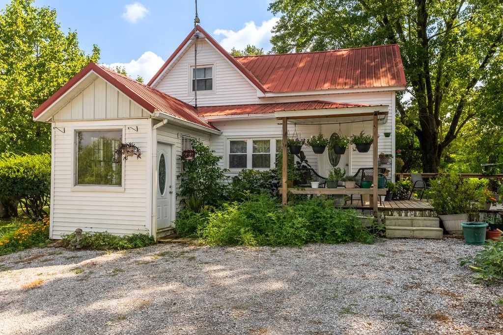 200 Crestview Drive, Dongola