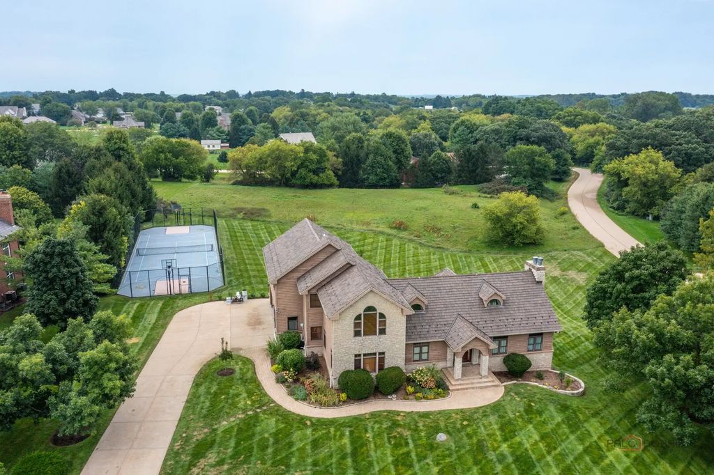 8208 Country Shire Lane, Spring Grove