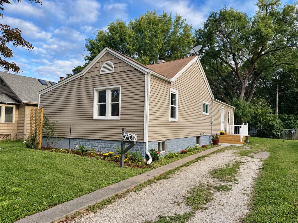 912 W Harvard Street, Champaign