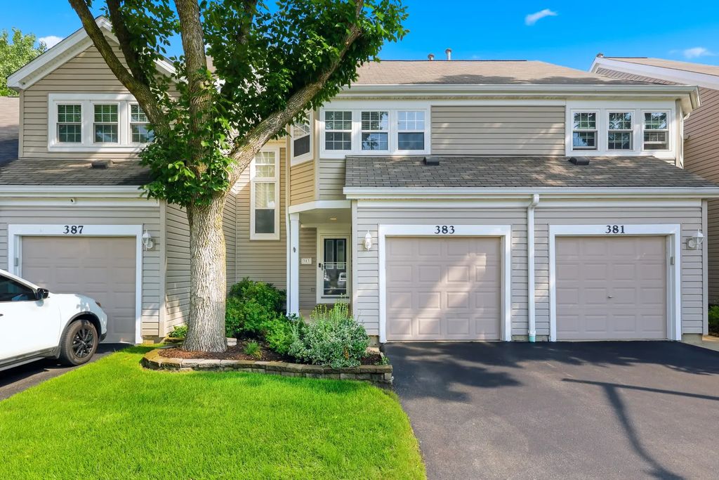 383 Kerry Court, Carol Stream